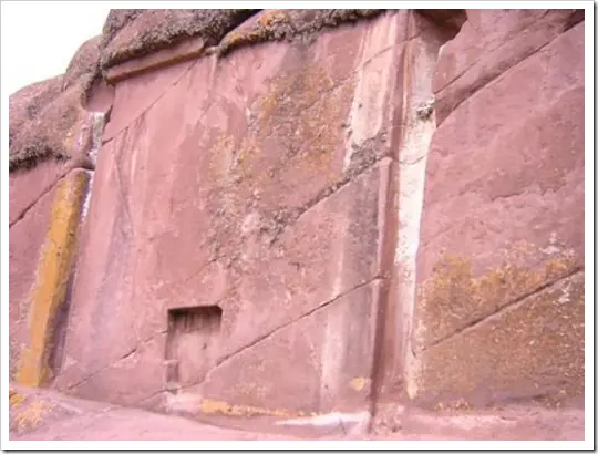 El portal de Amaru Muru