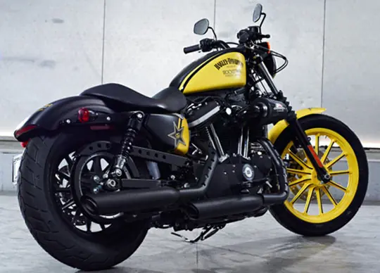 Harley Davidson 883. La mas linda de todas.