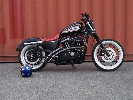 Harley Davidson 883. La mas linda de todas.