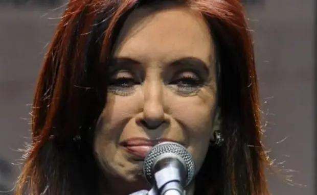 Cae imagen de CFK