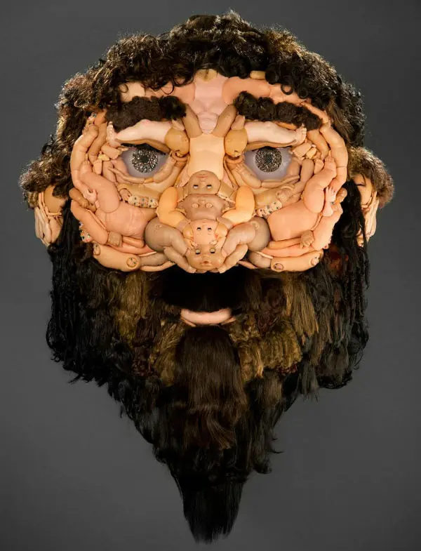 Arte con Muñecas por Freya Jobbins