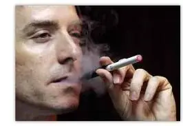 Fumar cigarros electronicos puede ser cancerigeno.