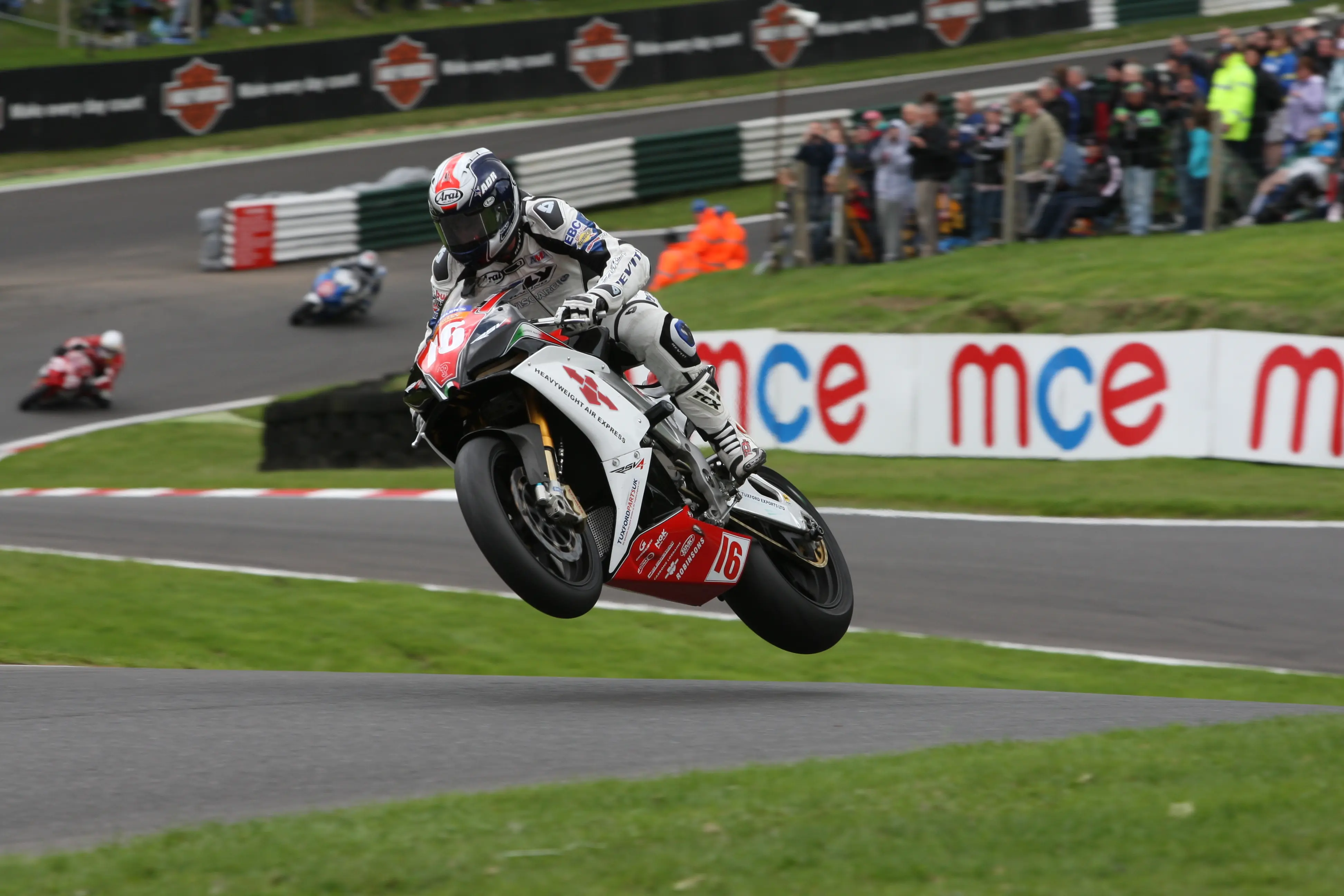 Cadwell Park y su famosa rampa de despegue + yapita