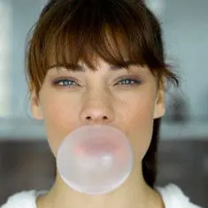 11 ventajas y desventajas de mascar chicle