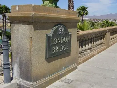 El americano que compró el puente de Londres equivocado.
