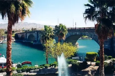 El americano que compró el puente de Londres equivocado.