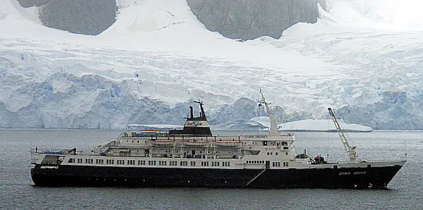 Crucero fantasma en el Atlántico norte genera preocupación