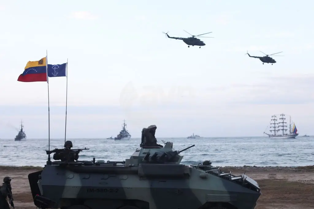 Armada de Venezuela desafía a Maduro