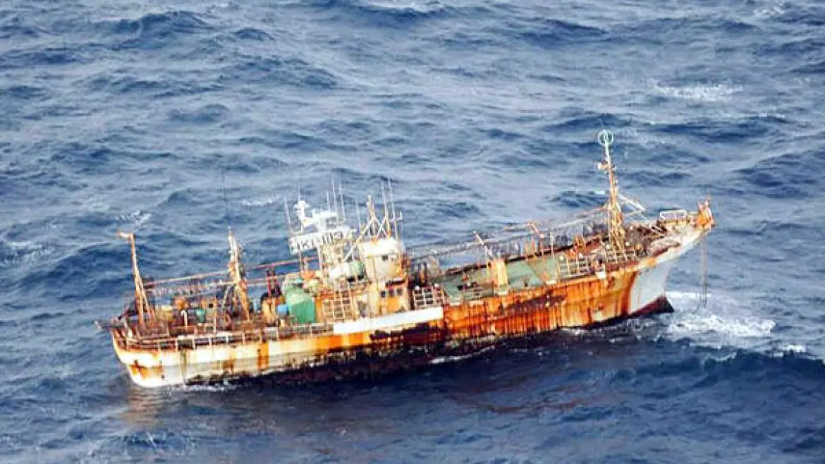 Avistaron un barco en Canadá que fue arrastrado por el tsun