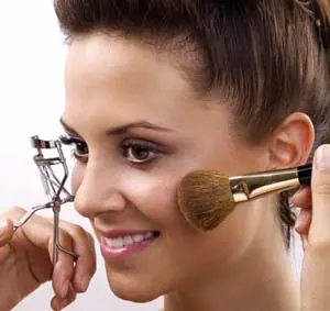 Los procedimientos básicos de desmaquillado-NewFrog