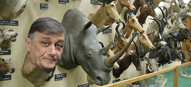 Binner estaria embalsamado desde hace años