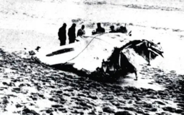 en 1959 el primer avión que llegó a Mar del Plata se estre