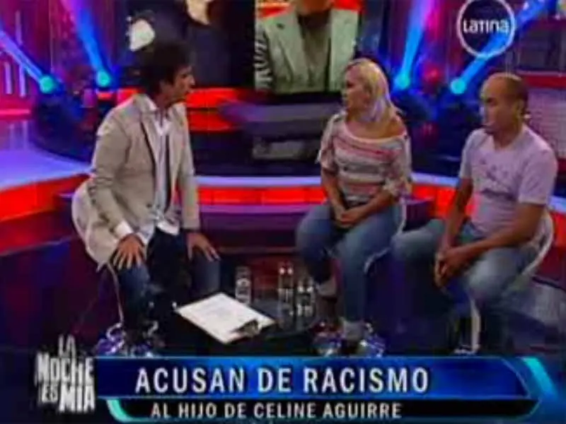 Niño racista insulta a pareja que veia Pelicula