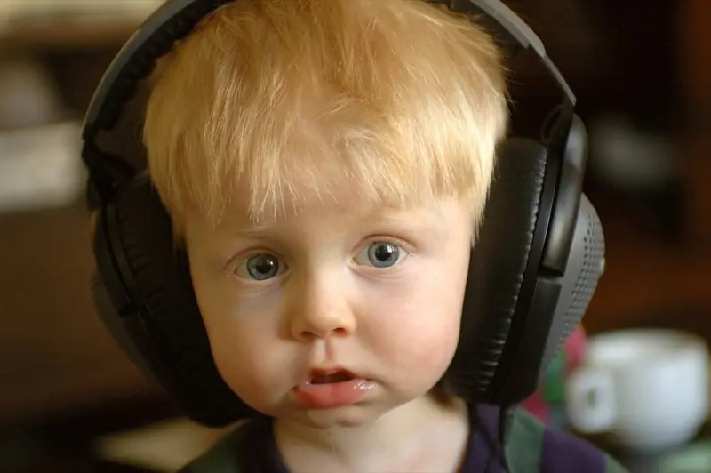 ¿Por qué tu cerebro necesita escuchar música?