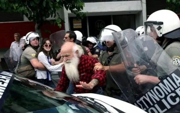 Que hace papa noel después que termina la navidad.
