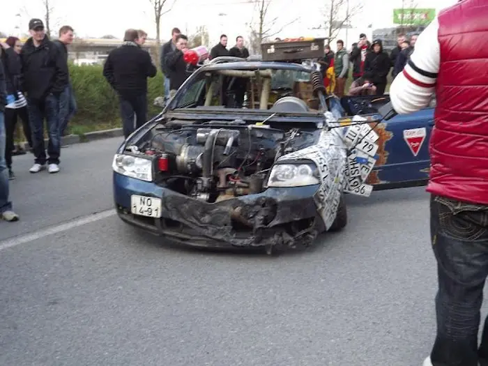 Audi A4 victima del fuego convertido en Rat