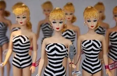 ¿Cuál es el nombre completo de la muñeca Barbie?
