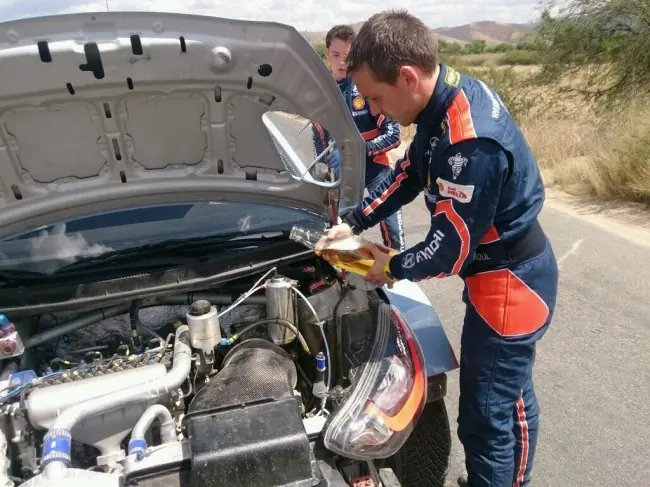 Termina el Rally usando una Cerveza como Refrigerante!!!