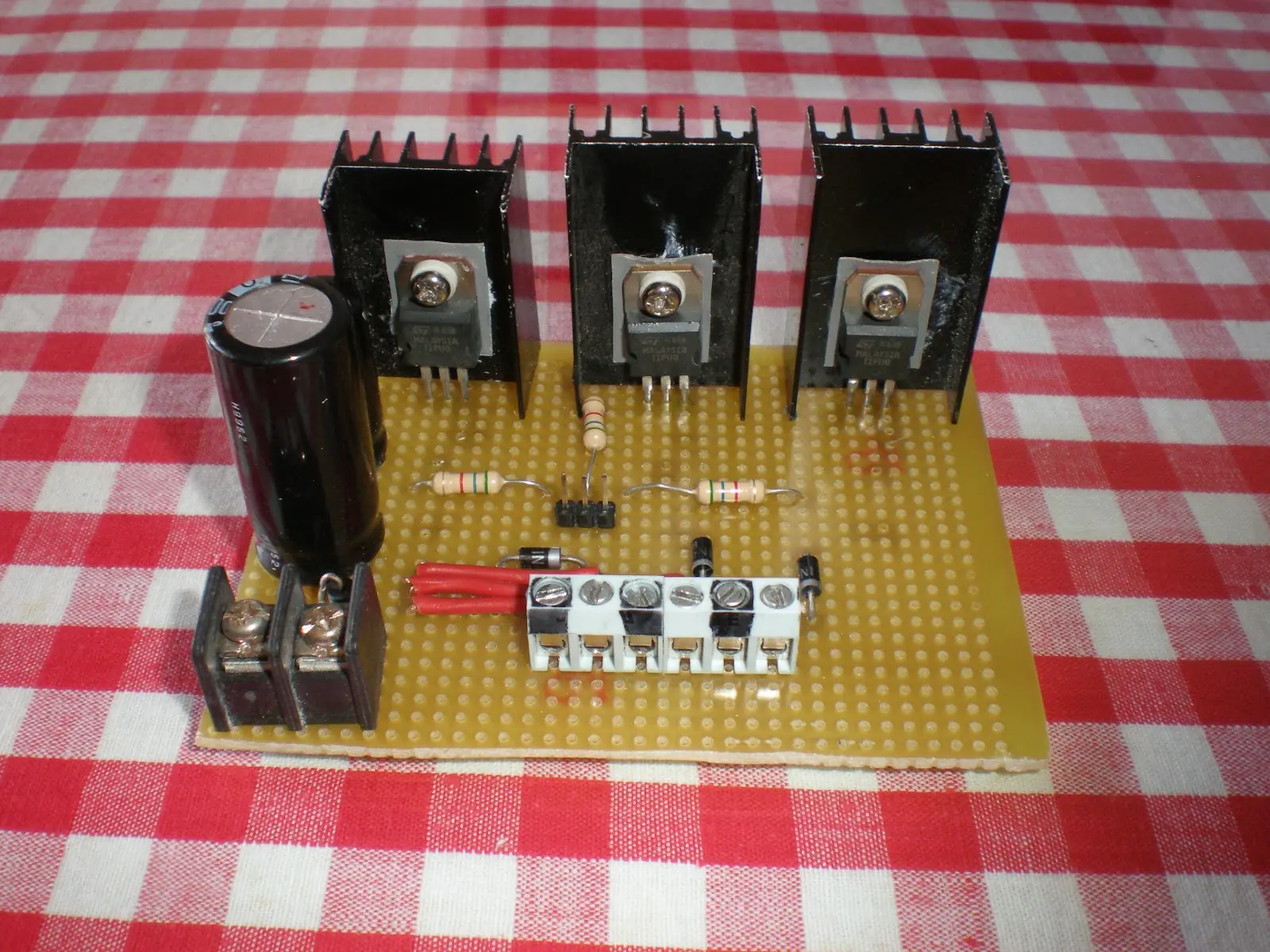 Fuente alimentación Triple para maqueta H0