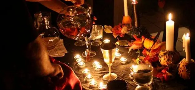 Secta caníbal inicia a dos niñas a la brujería
