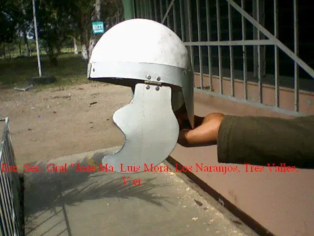 Cómo se hace un casco romano (el original).