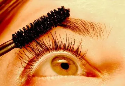 Cómo depilar y perfilar las cejas