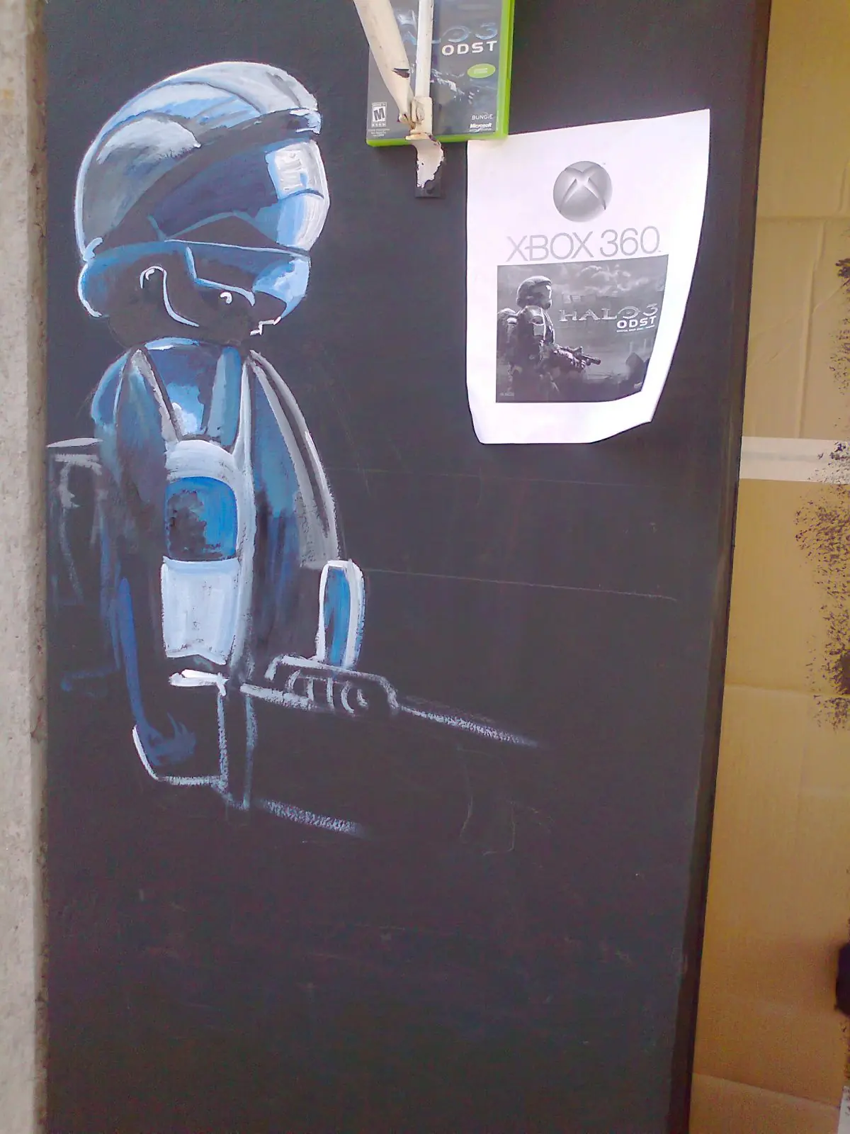 Mi viejo pintando logos de juegos