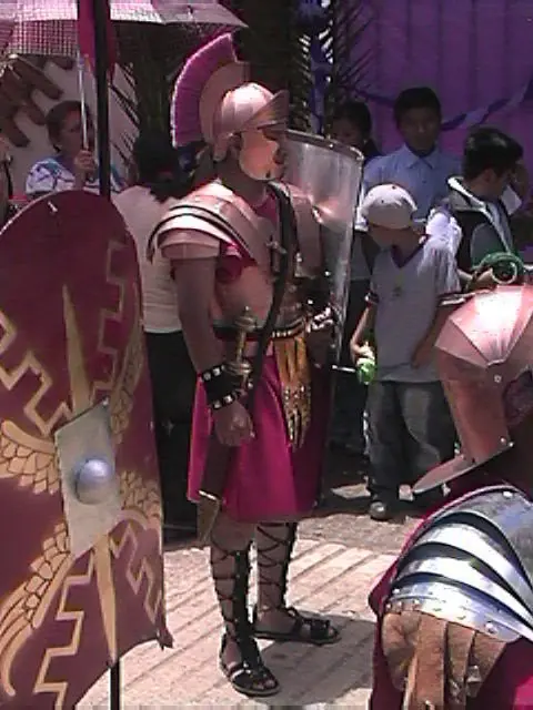 Cómo se hace un casco romano (el original).