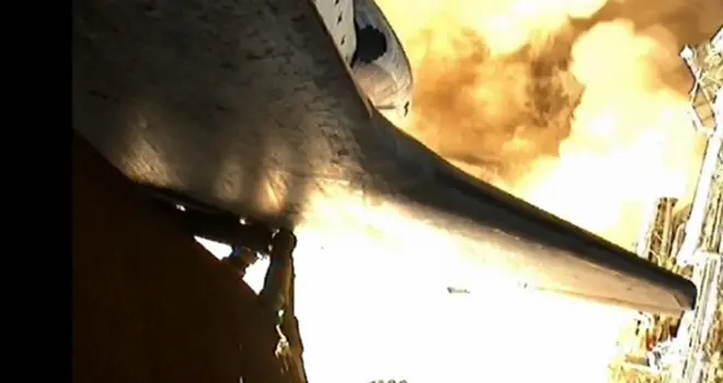 Escucha y mira el despegue del transbordador espacial