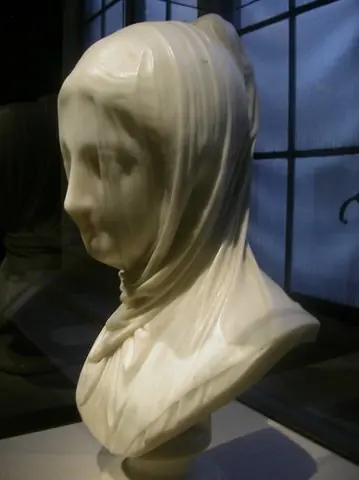 Virgen con velo