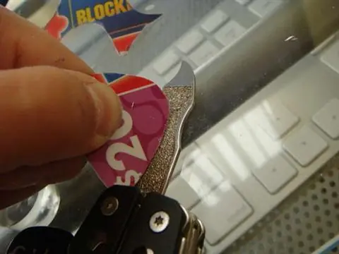 Como hacer una pua con una  tarjeta de credito