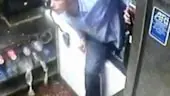 Robo a Mac Donald, se hace una hamburguesa y se va...