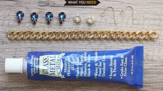 Aretes con cadenas y piedras