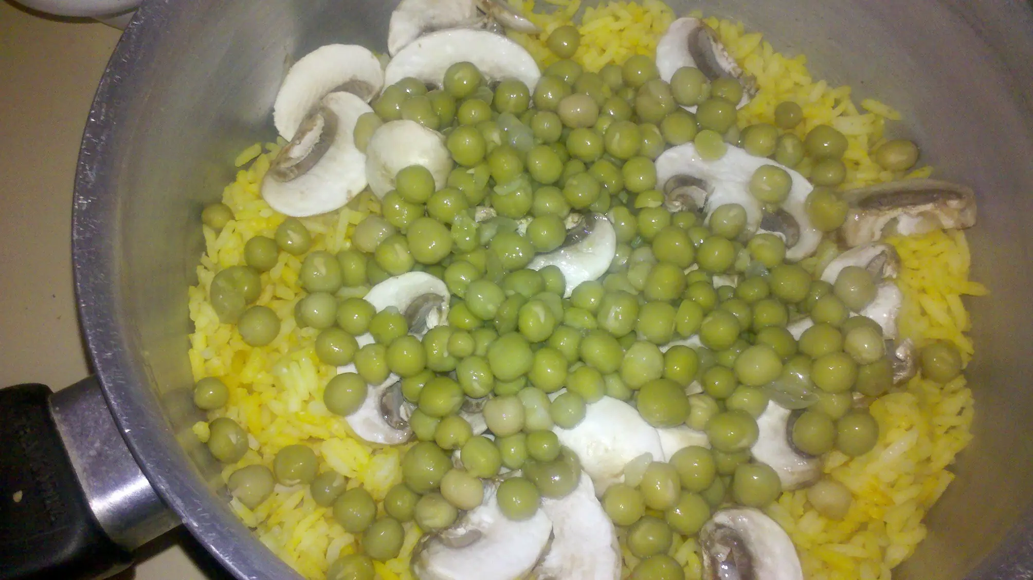 la gordocazuela de arroz mariscos y rollitos de merluza
