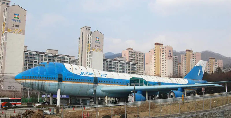 Por que la comida de avion sabe tan mal???