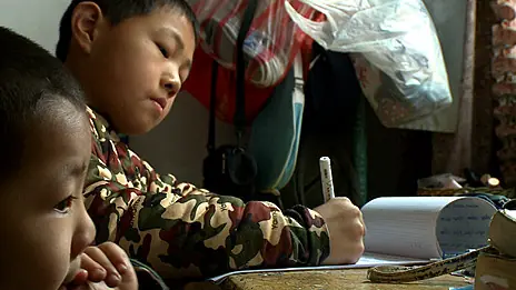 El drama de vivir sin identidad en la China de los hijos ún