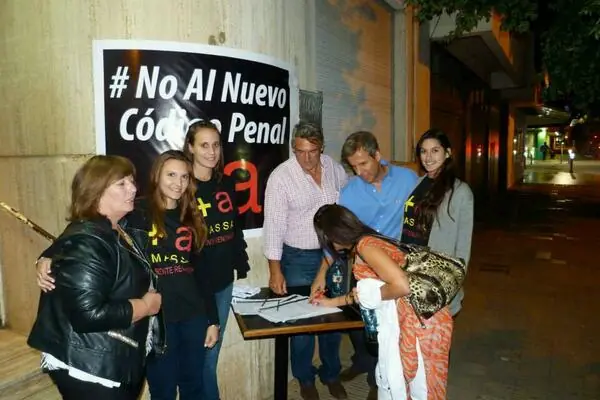 Iniciativa de Massa ya superó las 50mil firmas