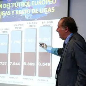 Gay: "El fútbol español se muere"