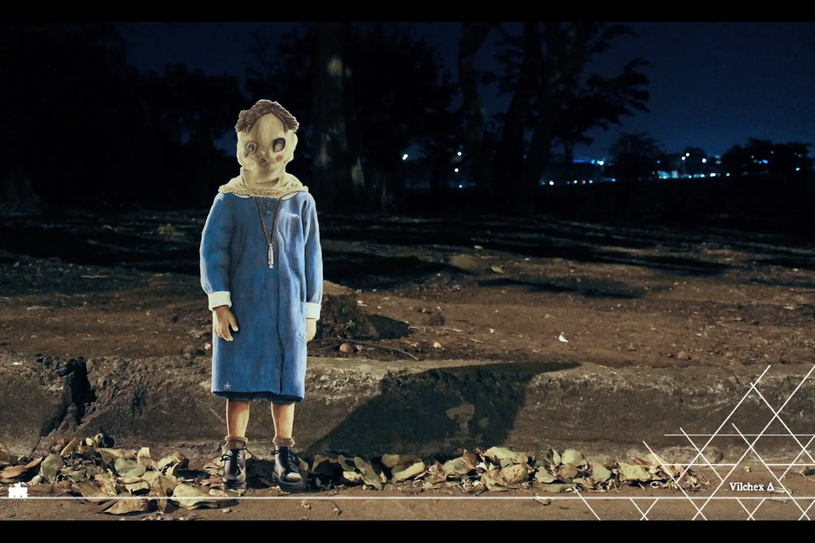 Dibuje al niño de la pelicula El Orfanto