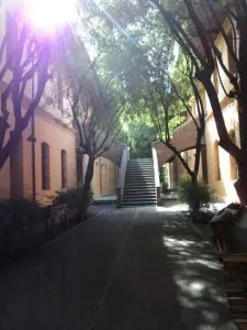 Bajo la escalera de piedra (creepypasta)