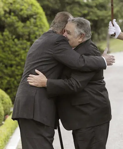 Nos sentimos orgullosos del progreso de Uruguay, dijo el rey