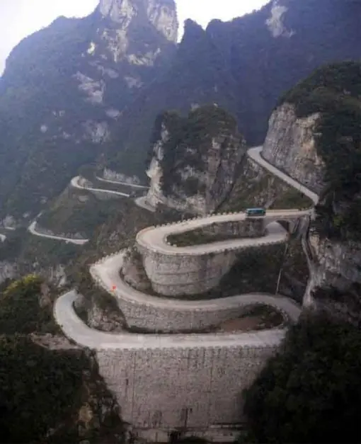 la montaña de la puerta al cielo