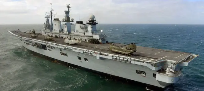Buques de guerra británicos se dirigen a Gibraltar