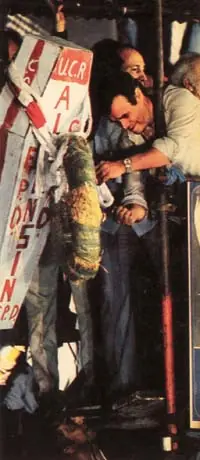 1983: Cuando un Peronista quemaba un ataúd Radical