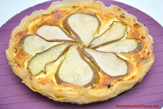 Tarta de requesón y peras