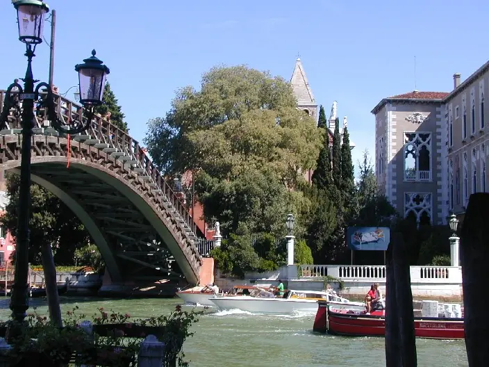 Venecia, Italia.Entre Canales y Gondolas