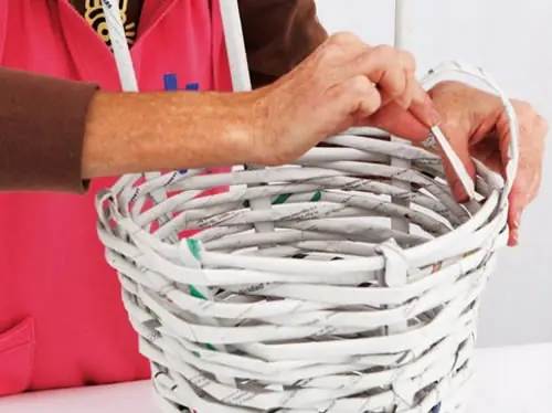 Como hacer un tacho de basura con papel de diario Como hacer un tacho de basura con papel de diario
