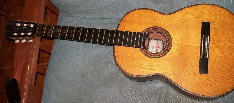Restauración guitarra criolla Perfecto Perez