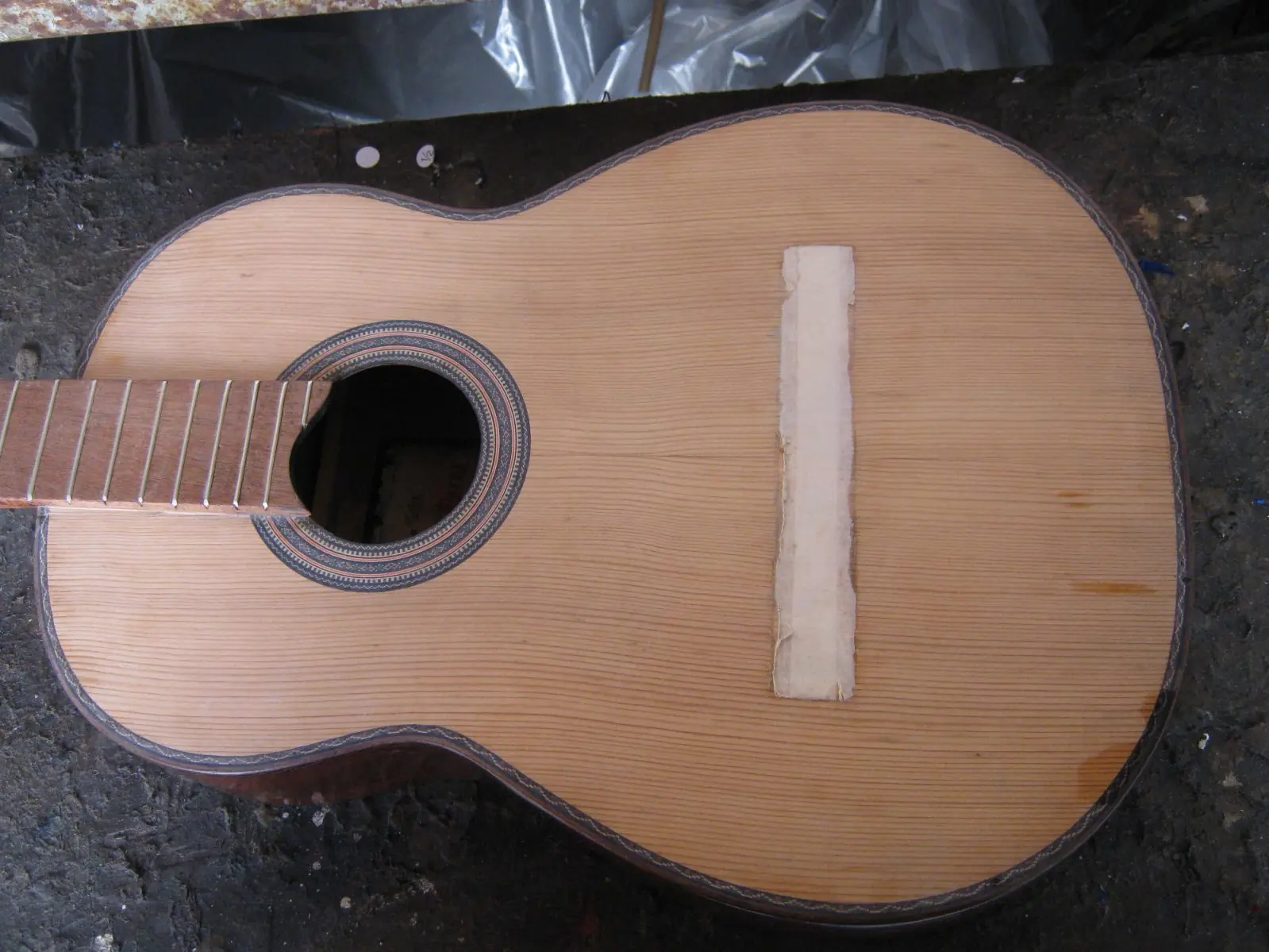 Restauración guitarra criolla Perfecto Perez