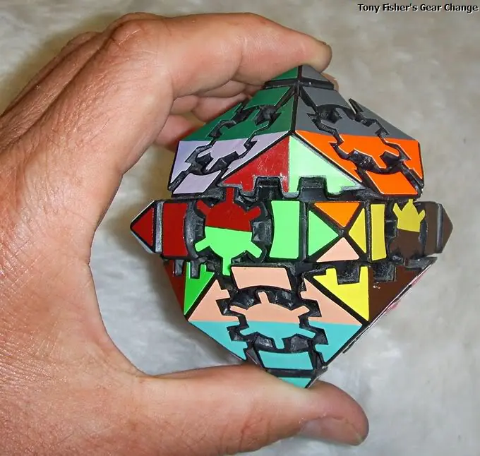 A vos que te costaba el Cubo Rubik, Entra
